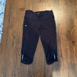 Athleta Knee Length Legging